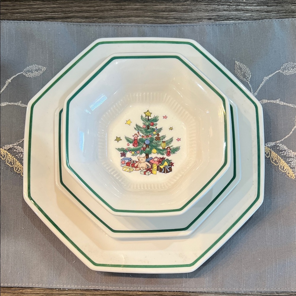 NIKKO Ceramics Christmastime Christmas Tree Dinnerware 4 Piece Set
